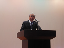 講演会は北海道全日畜の佐々木春男会長の挨拶で開会