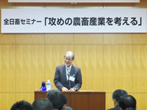 基調講演の石橋榮紀氏／たびたび中央紙に登場する実践に基づいた講演が続く